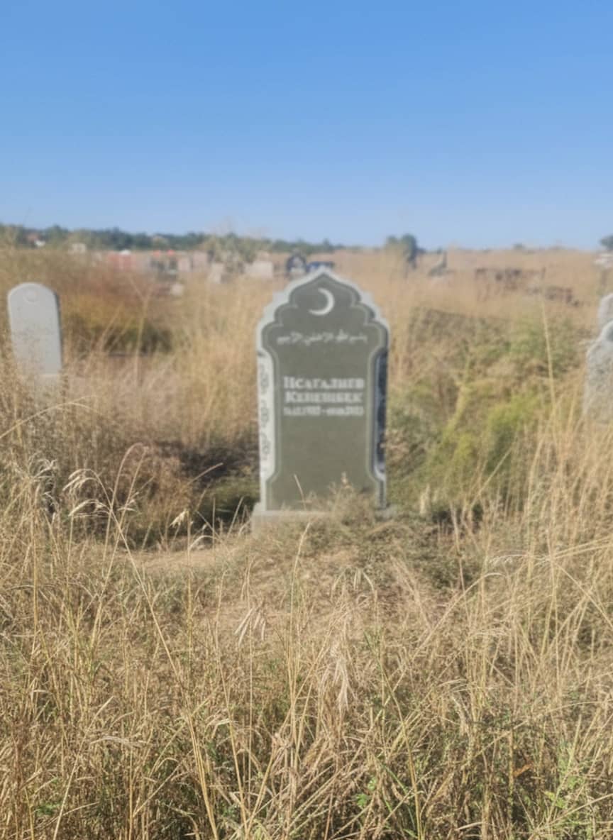 Пример бюджетного памятника с установкой под ключ в Алматы.