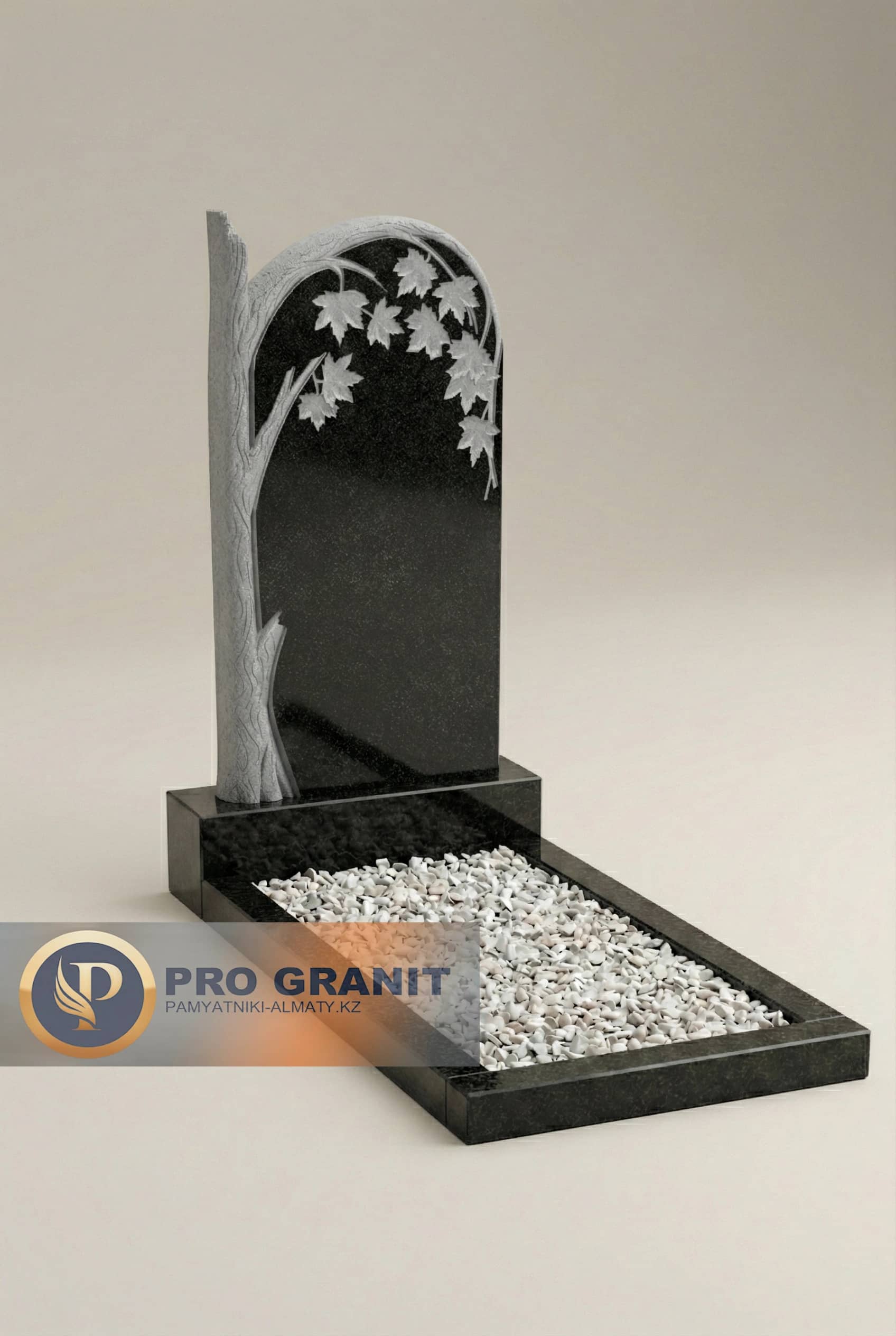 Фигурный мазар с колоннами и восточным орнаментом