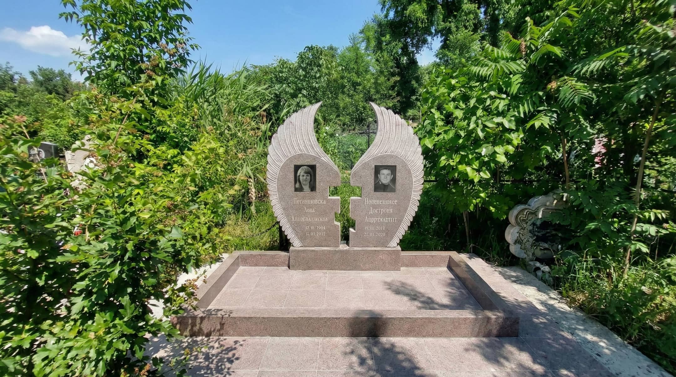 Памятник книга из мрамора и гранита Алматы