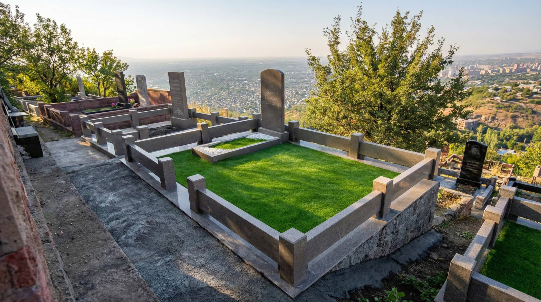 Фигурный мазар с куполом и колоннами